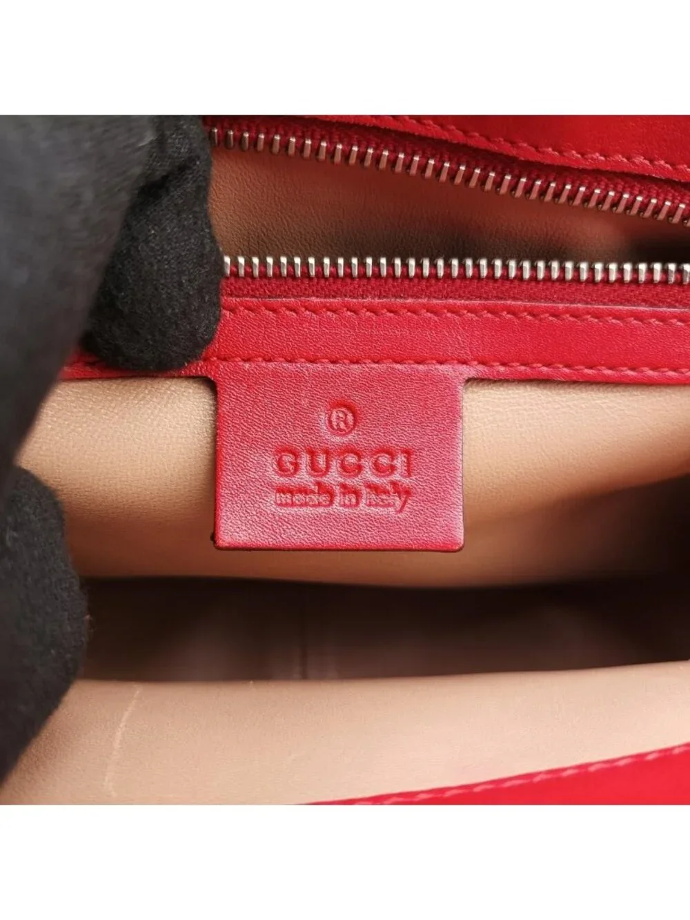 Gucci brand color